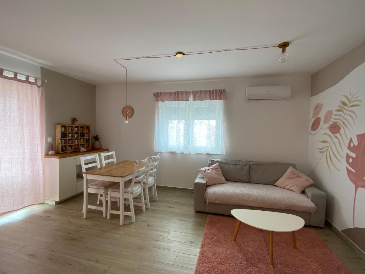 Mint&Rose Apartman Peroj Kültér fotó